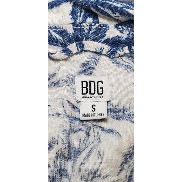 BDG UO 100% Linen Sz S Palm Tree Blue White Cropped Tie Front Button Up Shirt 26 - Picture 4 of 7